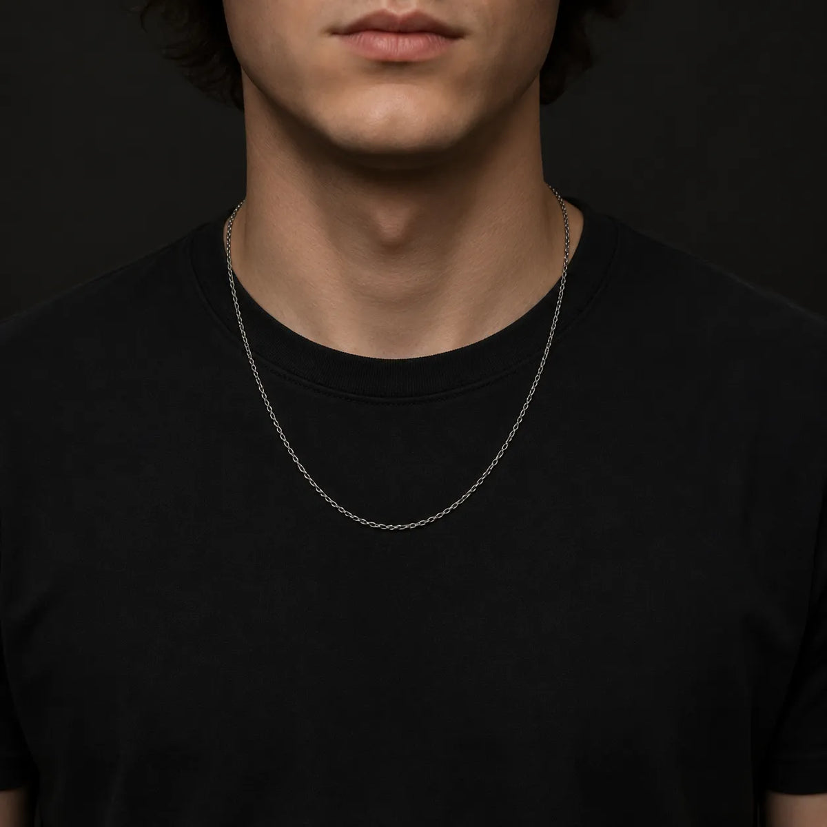 Oxidized 2.0 mm sterling silver chain worn at 50 cm length over a black T-shirt